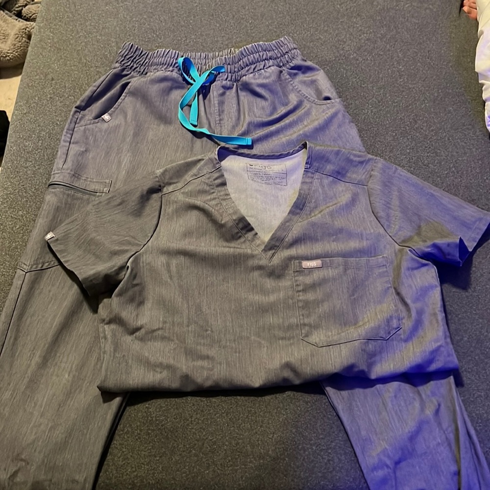 Graphite Zamora jogger & 1 pocket Catarina too FIGS